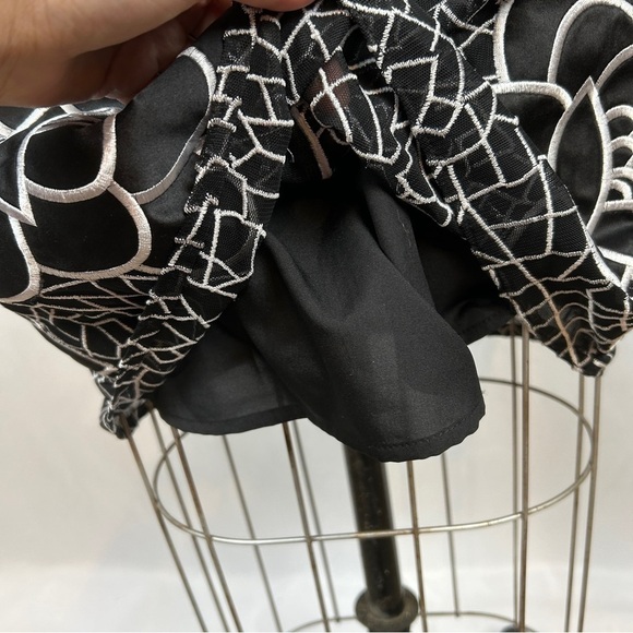 NEW Sachin + Babi Anthropology Black White Petalwork Embroidered Shift Dress 10 - Picture 8 of 14